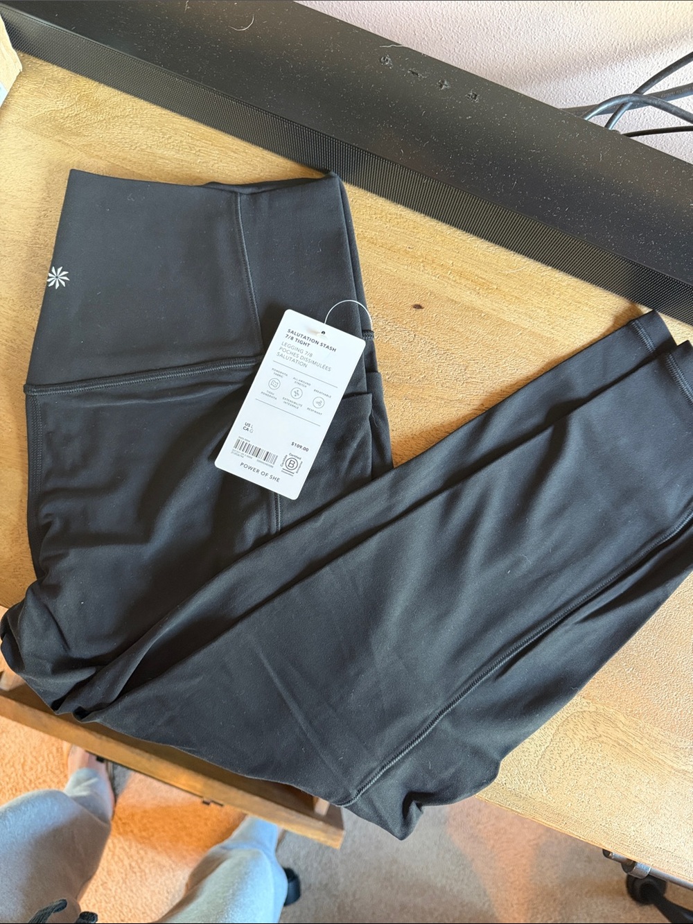 Athleta Salutation Stash 7/8 Tight